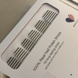 Between The Lines Color Street NWT